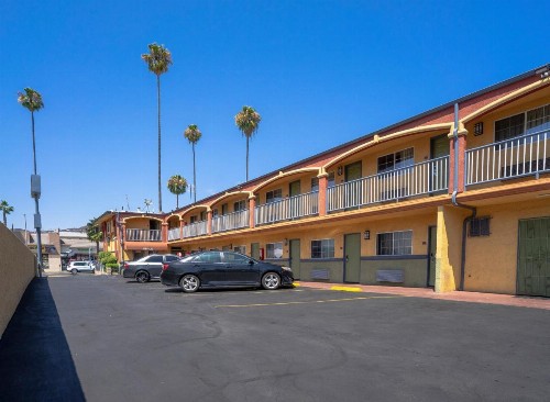 Economy Inn Hollywood - image 20