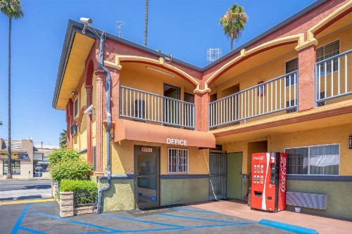 Economy Inn Hollywood - image 21