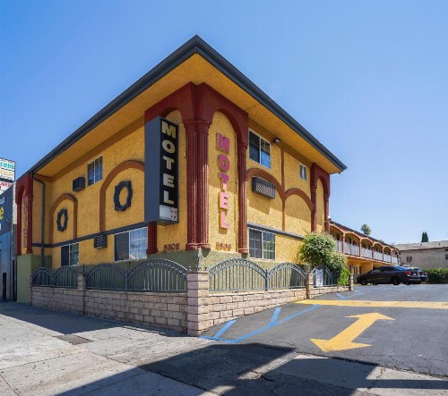 Economy Inn Hollywood - image 22