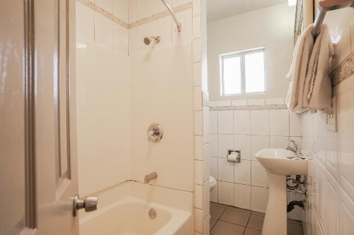 Economy Inn Hollywood - image 5