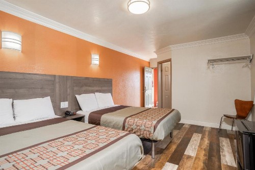 Economy Inn Hollywood - image 6
