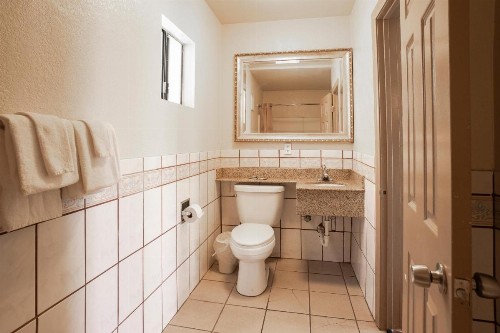 Economy Inn Hollywood - image 9