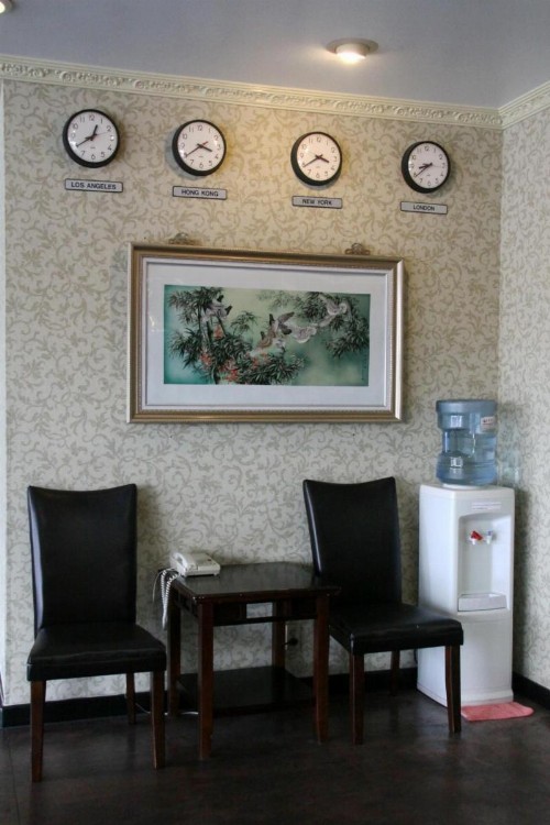 Metro Plaza Hotel - image 18
