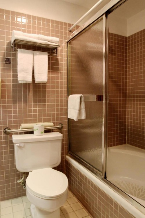 Metro Plaza Hotel - image 22