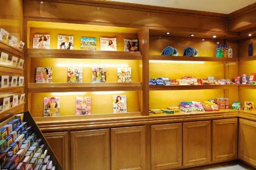 Beverly Hills Plaza Hotel & Spa - image 10