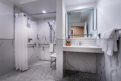 Beverly Hills Plaza Hotel & Spa - image 23