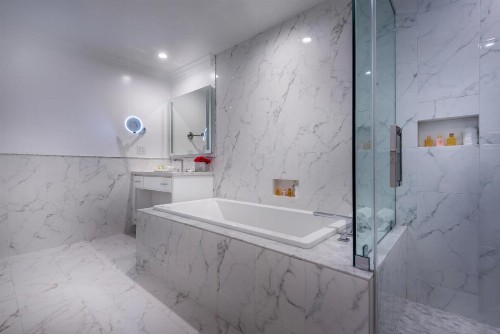 Beverly Hills Plaza Hotel & Spa - image 25