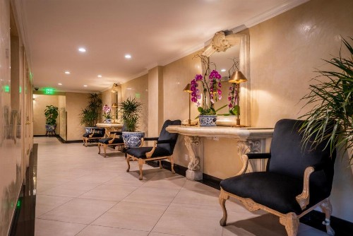 Beverly Hills Plaza Hotel & Spa - image 3