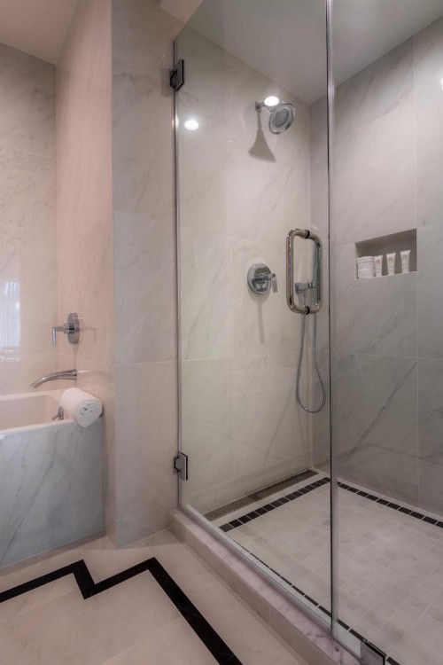 Beverly Hills Plaza Hotel & Spa - image 8