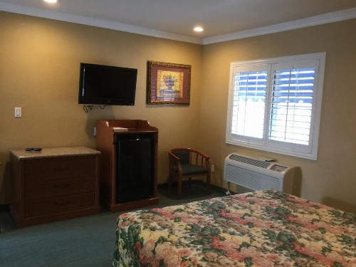 Beverly Inn - image 20