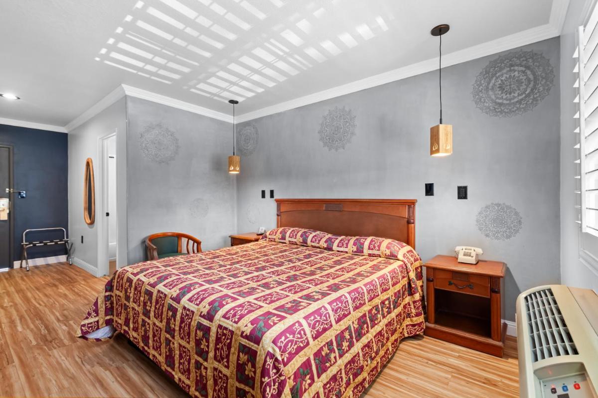 Beverly Inn - image 4