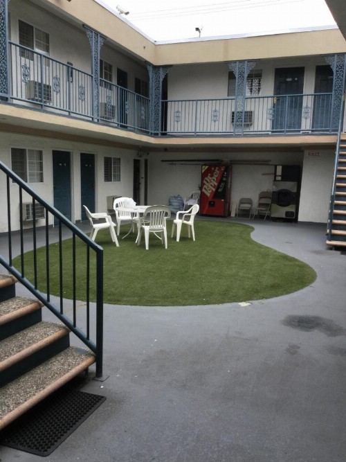 Beverly Inn - image 5