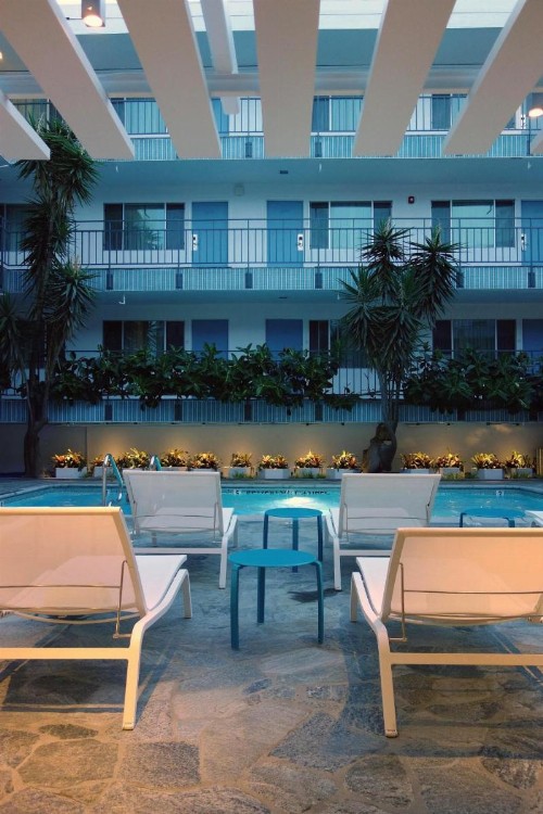 Beverly Laurel Hotel - image 17