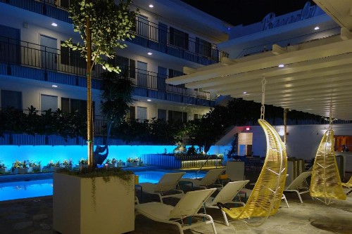 Beverly Laurel Hotel - image 34