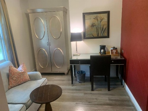 L.A. Sky Boutique Hotel - image 36
