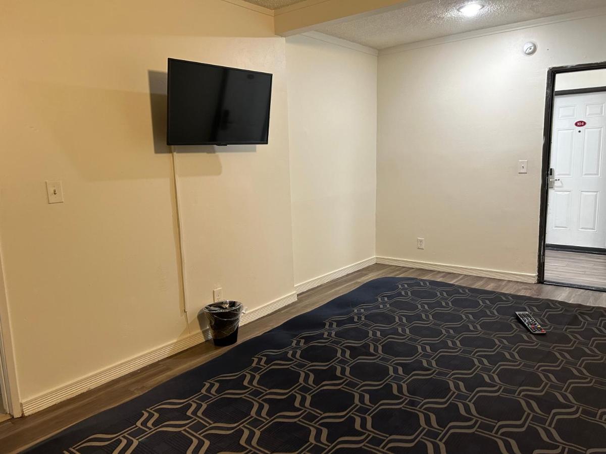 Budget Inn Hollywood - image 7