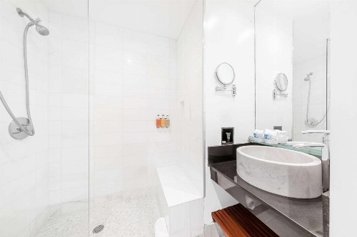 O Hotel - image 35