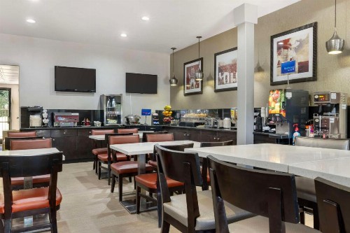 Best Western Royal Palace Inn & Suites - image 10