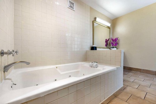 Best Western Royal Palace Inn & Suites - image 17