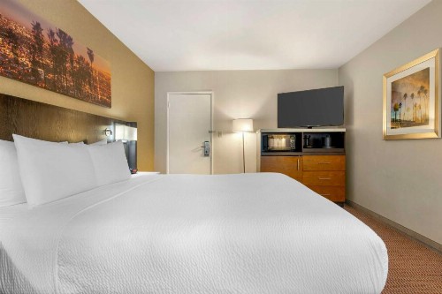 Best Western Royal Palace Inn & Suites - image 18