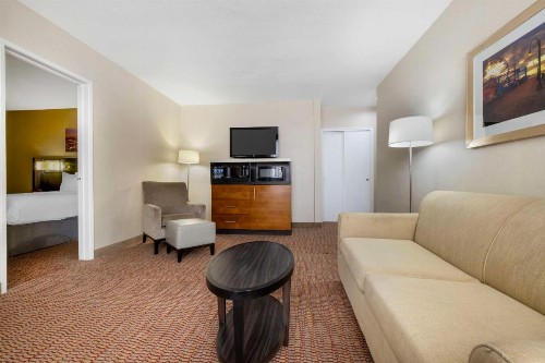 Best Western Royal Palace Inn & Suites - image 2