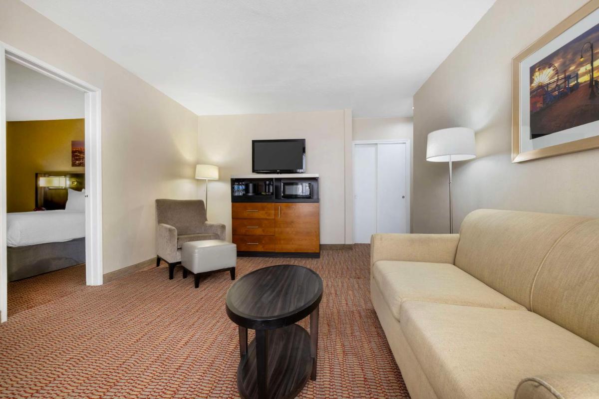 Best Western Royal Palace Inn & Suites - image 2