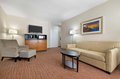Best Western Royal Palace Inn & Suites - image 36