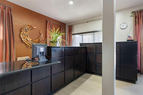 Best Western Royal Palace Inn & Suites - image 4
