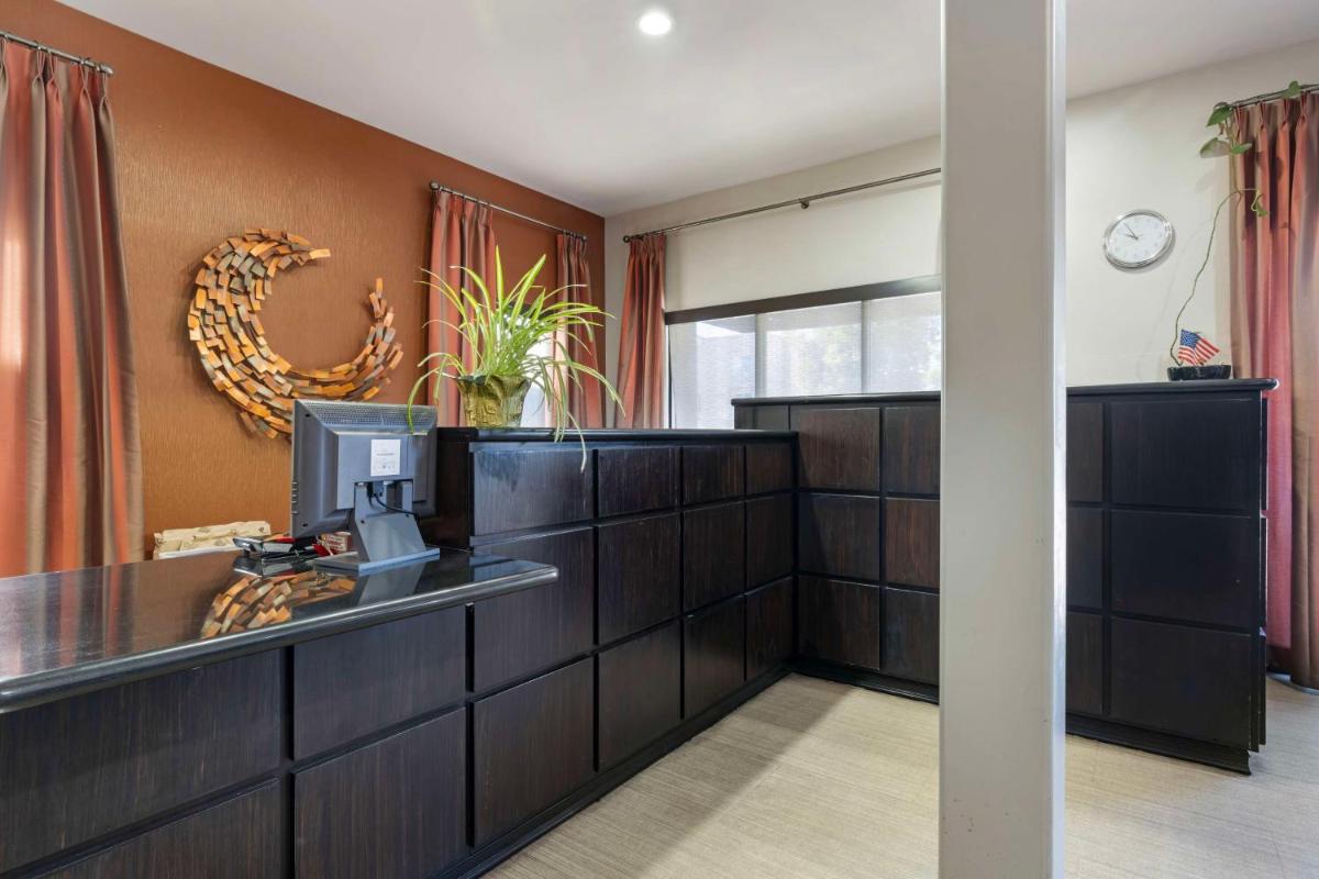 Best Western Royal Palace Inn & Suites - image 4