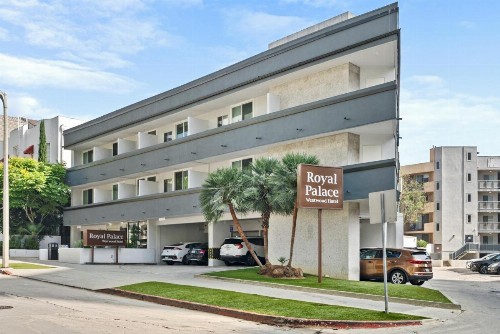 Royal Palace Westwood Hotel - image 13