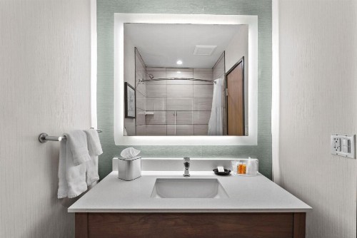 Royal Palace Westwood Hotel - image 15