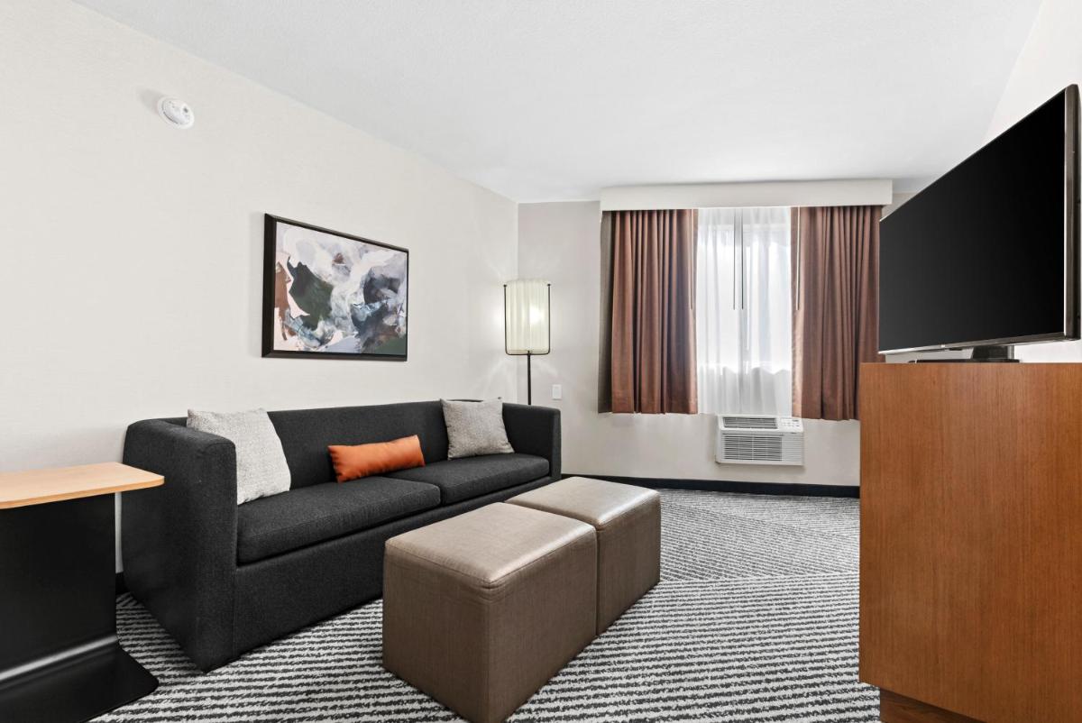 Royal Palace Westwood Hotel - image 3
