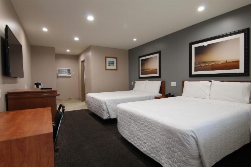 Dunes Inn - Wilshire - image 17