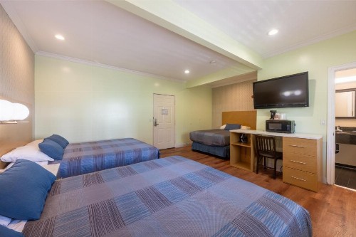 Hollywood City Inn - image 3