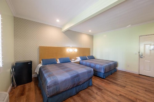 Hollywood City Inn - image 31