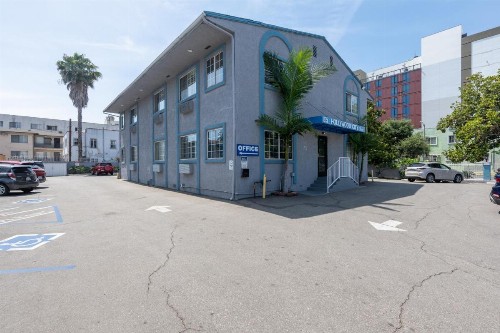 Hollywood City Inn - image 42
