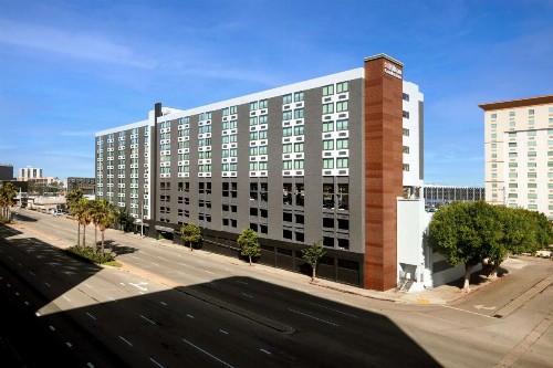 La Quinta Inn & Suites By Wyndham Lax