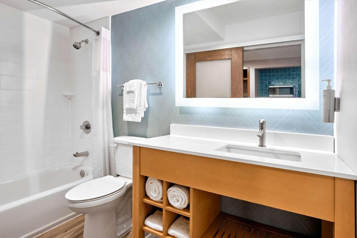 La Quinta by Wyndham LAX - image 3