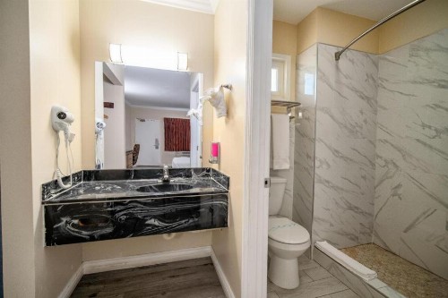 Sea Rock Inn - Los Angeles - image 10