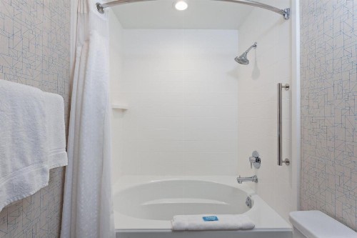 Holiday Inn Express Los Angeles LAX Airport an IHG Hotel - image 15