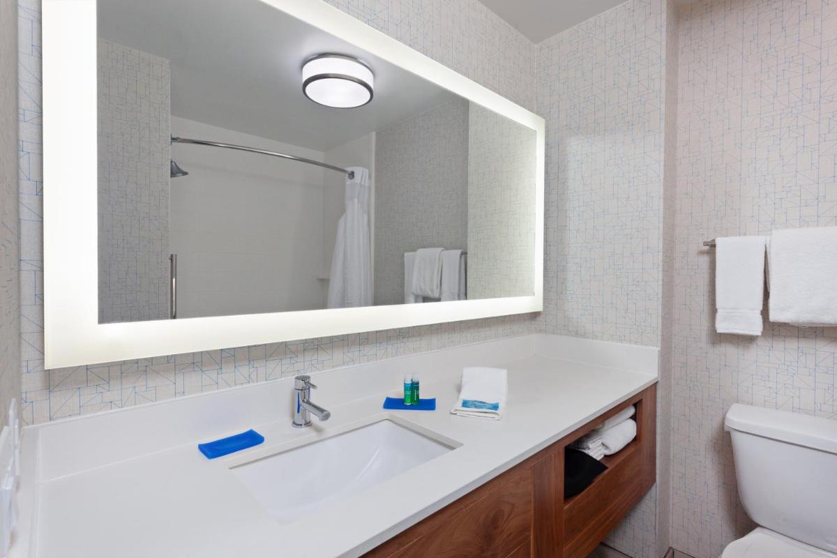 Holiday Inn Express Los Angeles LAX Airport an IHG Hotel - image 2