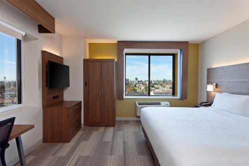 Holiday Inn Express Los Angeles LAX Airport an IHG Hotel - image 27
