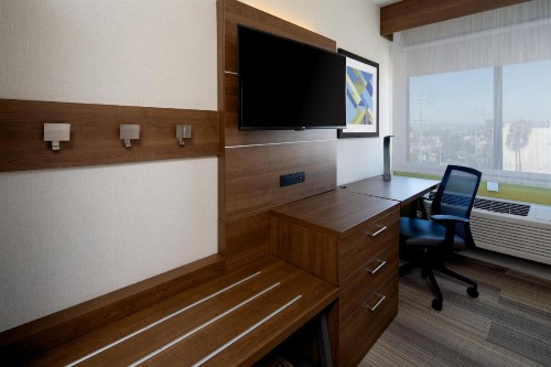 Holiday Inn Express Los Angeles LAX Airport an IHG Hotel - image 32