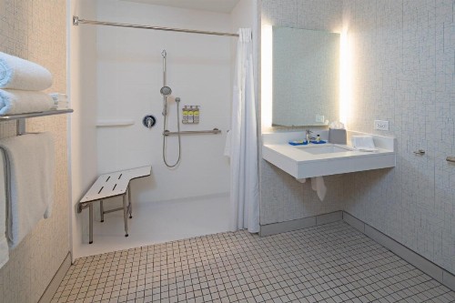 Holiday Inn Express Los Angeles LAX Airport an IHG Hotel - image 36