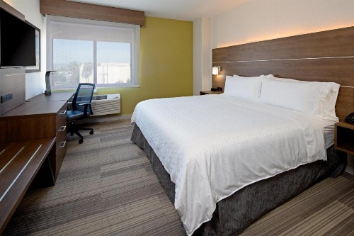 Holiday Inn Express Los Angeles LAX Airport an IHG Hotel - image 41