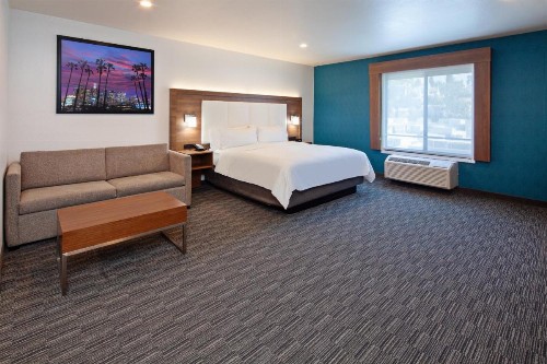 Holiday Inn Express Hollywood Walk of Fame an IHG Hotel - image 2
