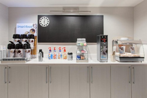 Holiday Inn Express West Los Angeles an IHG Hotel - image 17
