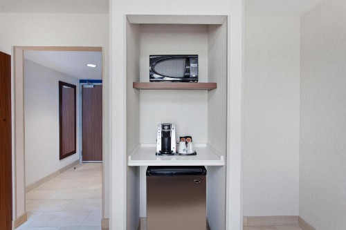 Holiday Inn Express West Los Angeles an IHG Hotel - image 7