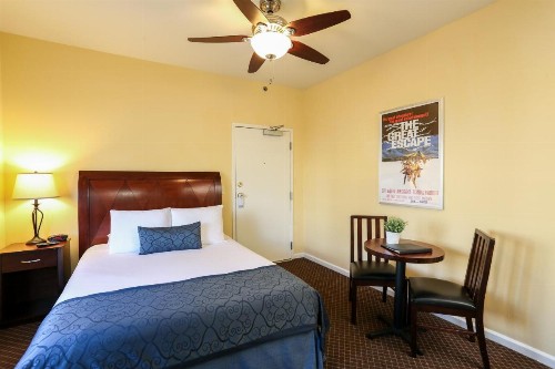 The Hotel Hollywood - image 11