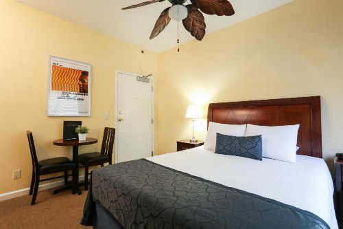 The Hotel Hollywood - image 12